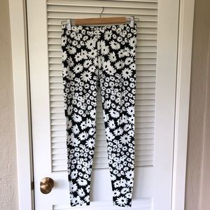 Tilly’s daisy print black and white leggings